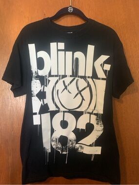 Blink-182 Logo Tee M